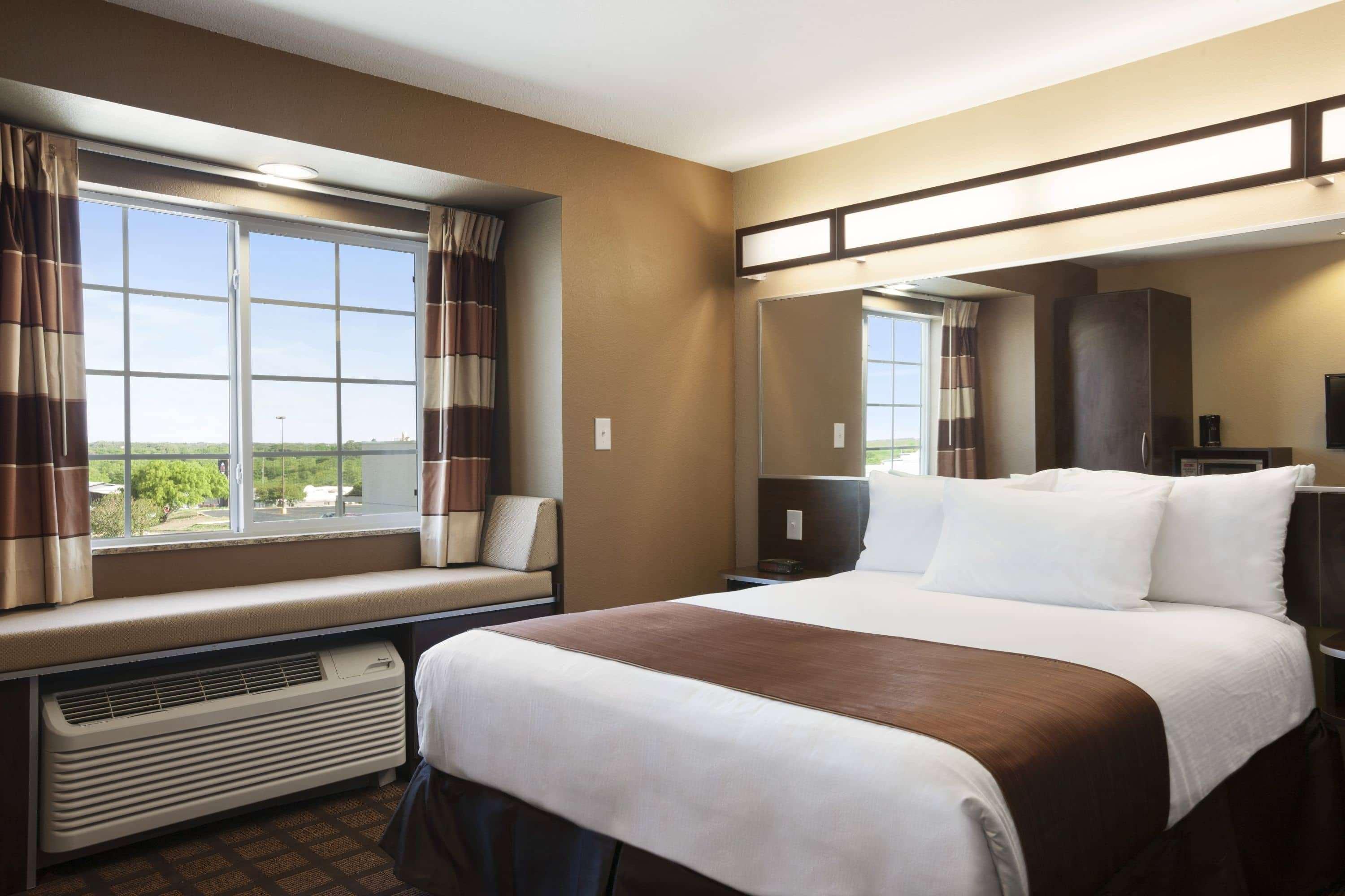 Microtel Inn & Suites Pleasanton Ngoại thất bức ảnh